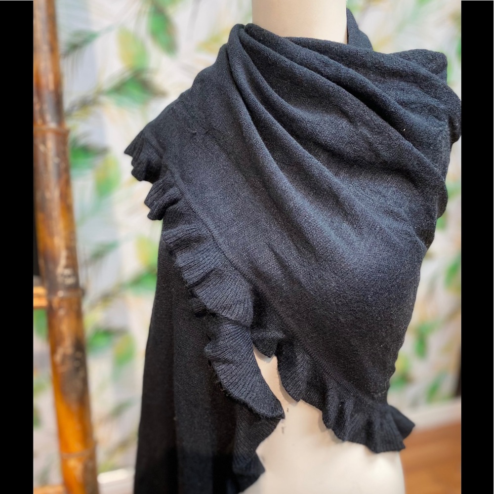 Woman’s Shrug w/Ruffles NWOT